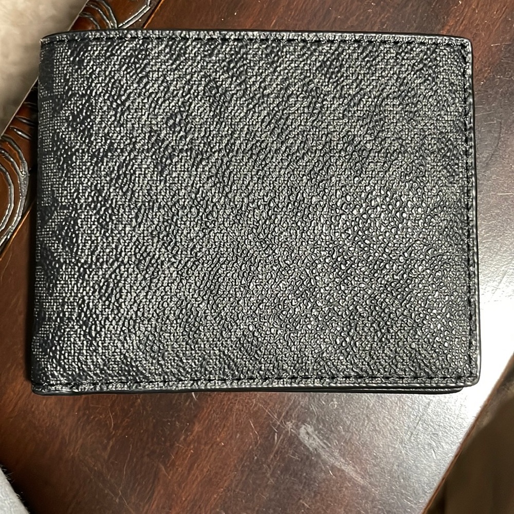 Michael Kors, men’s wallet